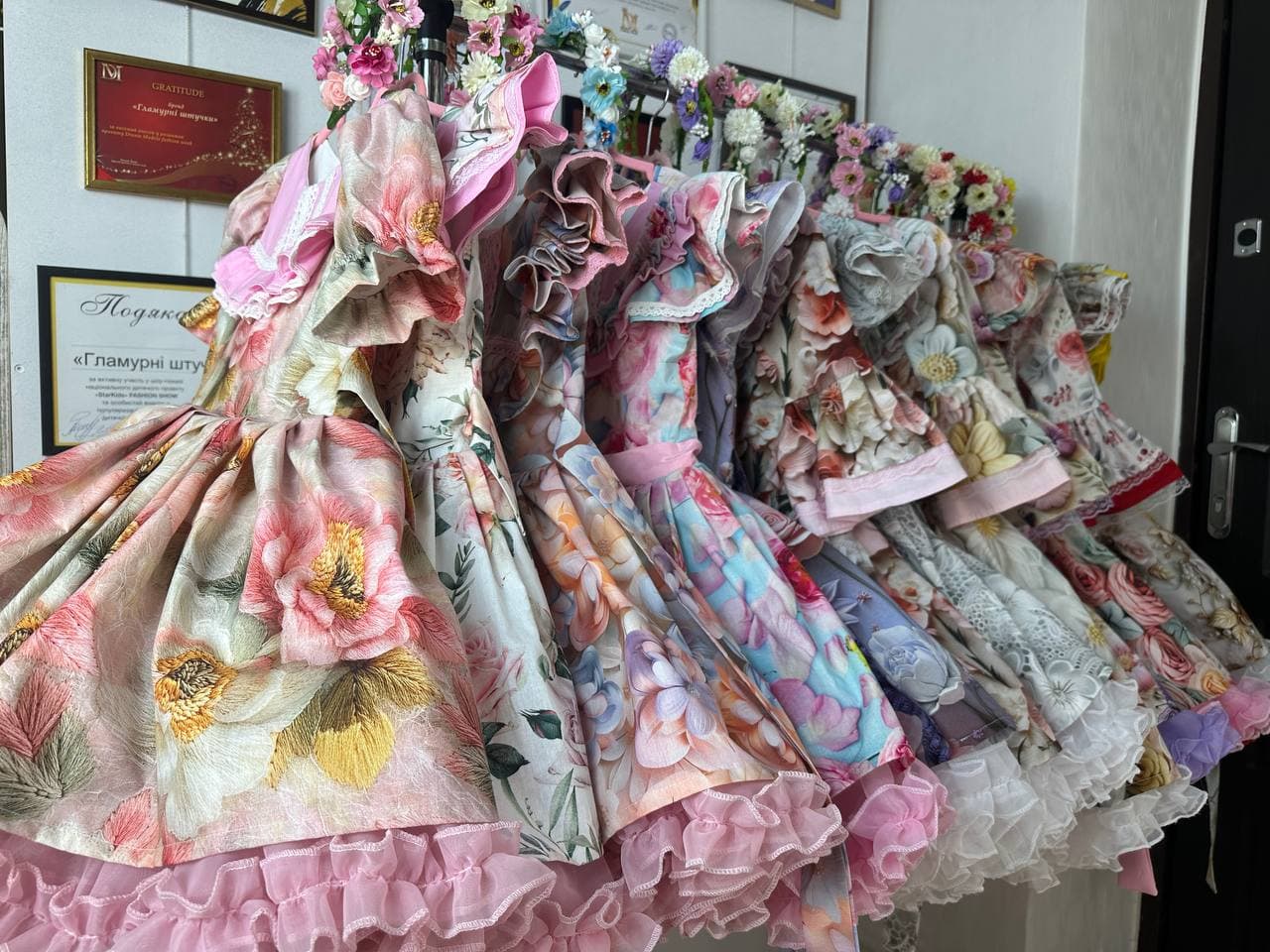 Робоче місце майстра в студії Glamyrs